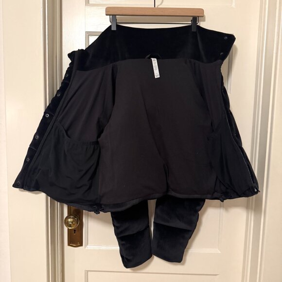 ALO Ribbed Velour Gold Rush Puffer Jacket - Black - Medium - Picture 11 of 13